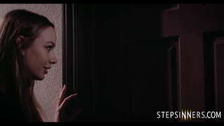 Кызы-өспүрүм-шлюха Жөн гана Хотела Чоң Мүчөсү