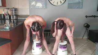 2 mikxufa żgħar ma me pubbliku, kemm tagħmel l-dick squat mara l-isfida flimkien | dick isuqu