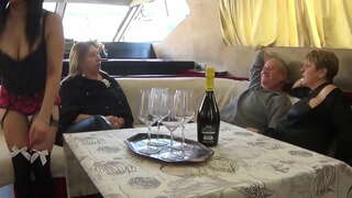 Цилӓнок Ӹштен Официантка....