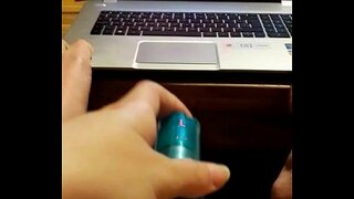 Vendo pornô sozinha em casa com meu vibrador...