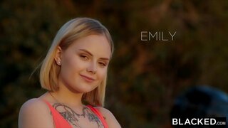 ЗАТЕМНЕННАЯ Тя е в отпуск и желае да се поглезите какъв нибудьБиби си