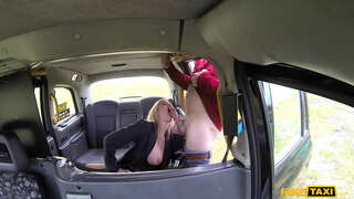 Hamis Taxi Hot Babe Holly Csók Terjed Lába Béna Fasz